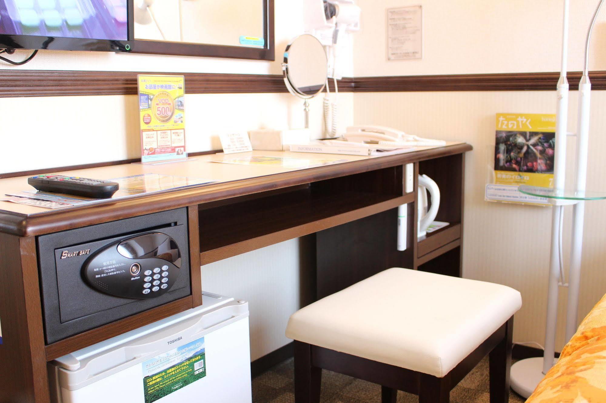 Toyoko Inn Okayama-Eki Nishiguchi Hiroba Buitenkant foto