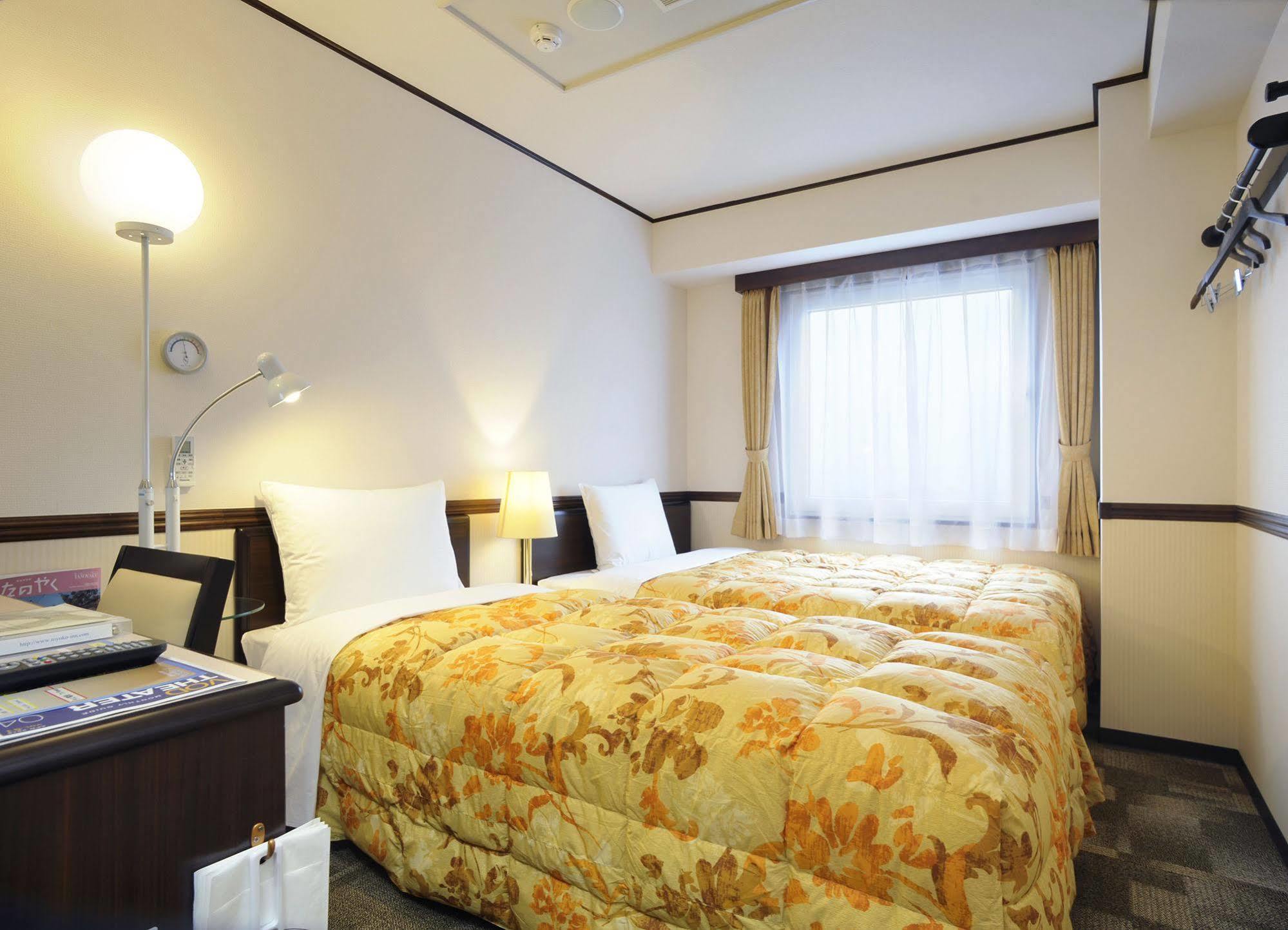 Toyoko Inn Okayama-Eki Nishiguchi Hiroba Buitenkant foto