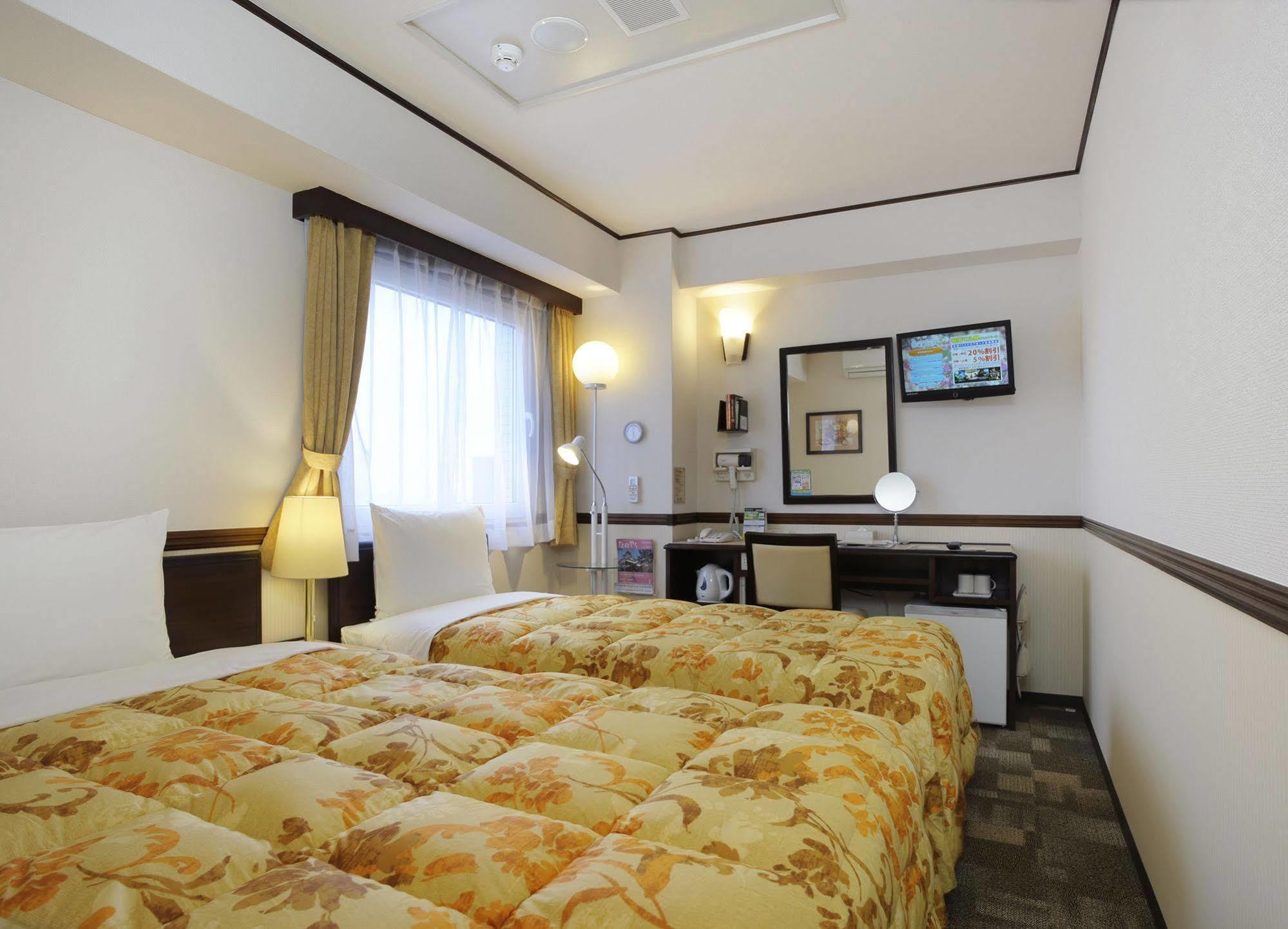 Toyoko Inn Okayama-Eki Nishiguchi Hiroba Buitenkant foto
