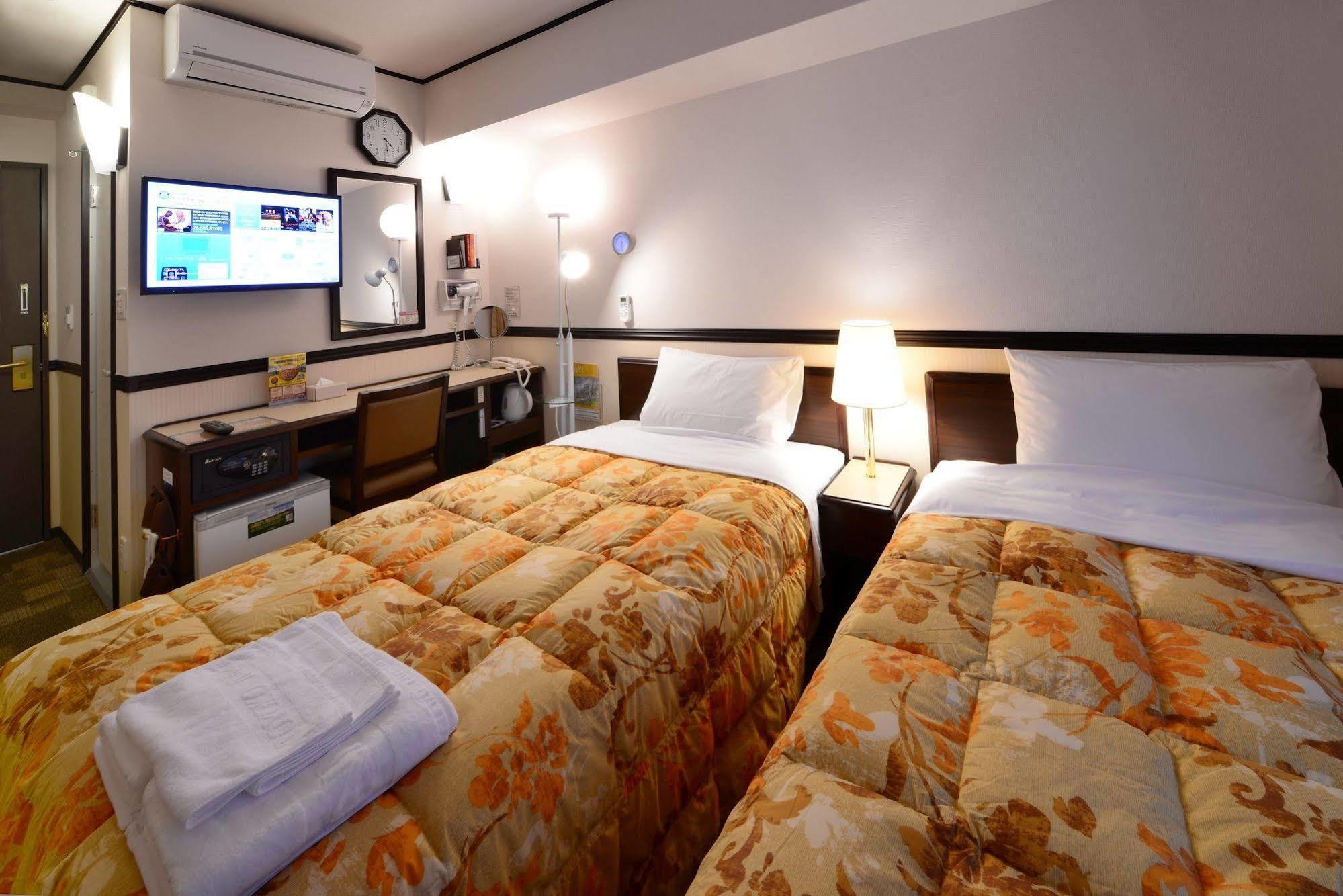 Toyoko Inn Okayama-Eki Nishiguchi Hiroba Buitenkant foto