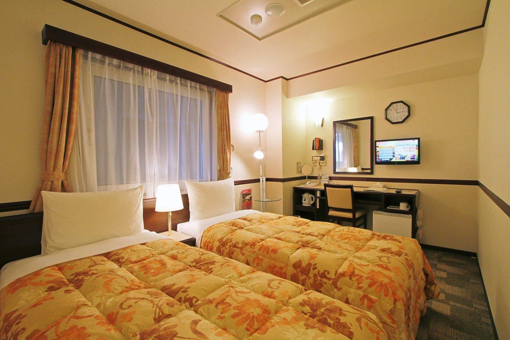 Toyoko Inn Okayama-Eki Nishiguchi Hiroba Buitenkant foto